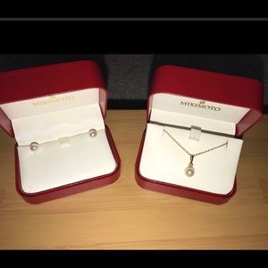Mikimoto necklace and earrings 18k gold